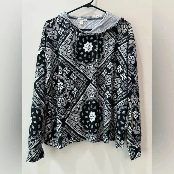 Derek Heart Black and White Paisley Print Hoodie - Size 1X NWOT - Picture 1 of 8